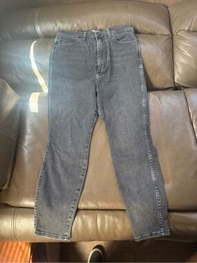 0008. Wrangler Women's Black Washed High-Rise Skinny Cropped Jeans